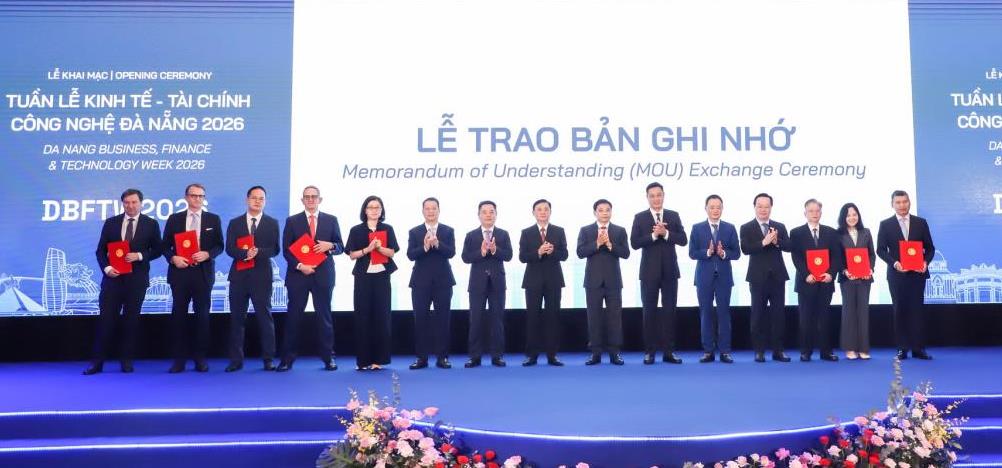 Lãnh đạo Trung ương và thành phố tham quan triển lãm trước phiên khai mạc Tuần lễ Kinh tế, Tài chính và Công nghệ Đà Nẵng 2026.