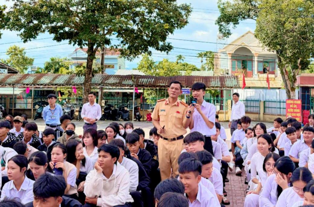 Tuyên truyền, phổ biến, giáo dục pháp luật về TTATGT trong học đường