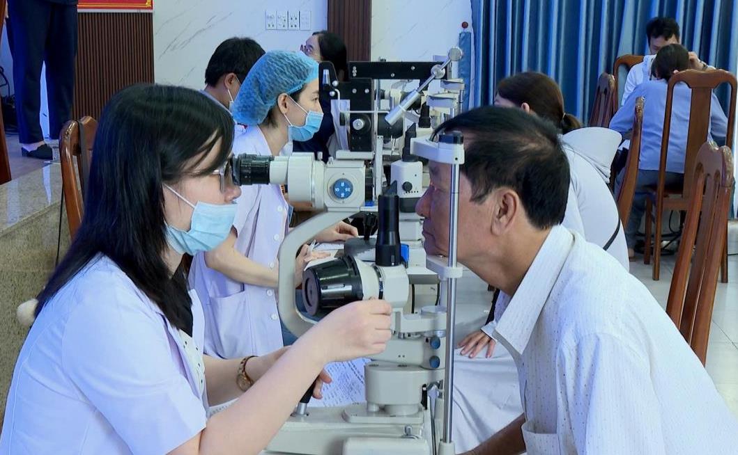 Đà Nẵng khám chữa bệnh miễn phí cho hàng trăm người dân
