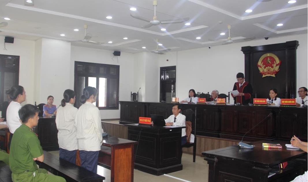 Xét xử 3 nữ quái câu kết lừa đảo chiếm đoạt tiền của nhiều người