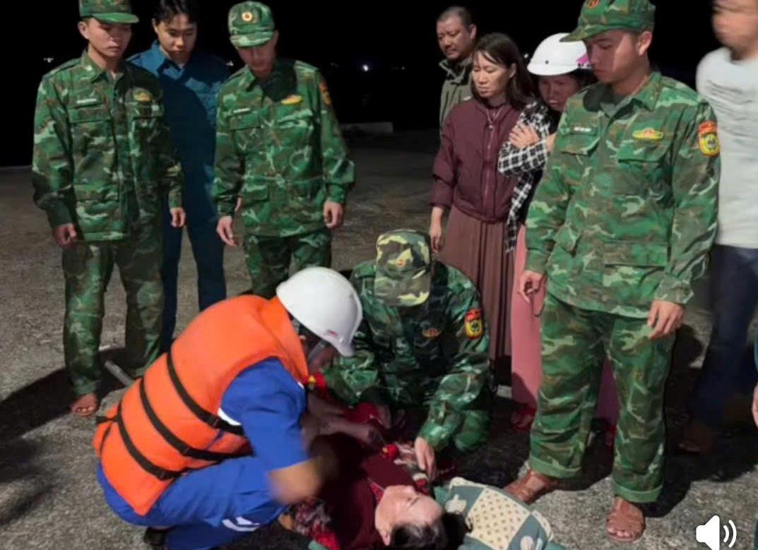 Kịp thời đưa bệnh nhân trên đảo đi cấp cứu