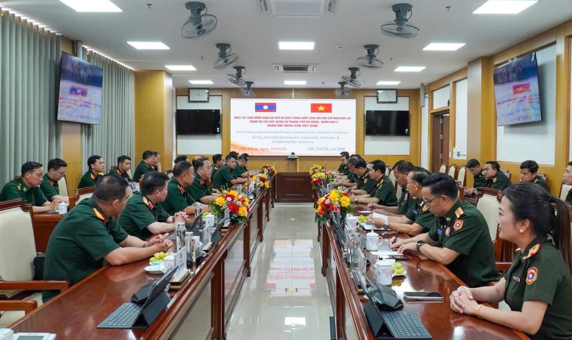 Đoàn công tác Bộ Quốc phòng Quân đội nhân dân Lào thăm Bộ Chỉ huy Quân sự TP Đà Nẵng