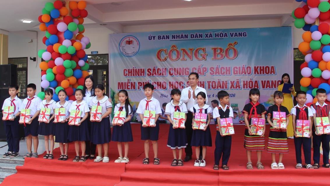 Xã Hòa Vang cung cấp sách giáo khoa miễn phí cho gần 7.000 học sinh