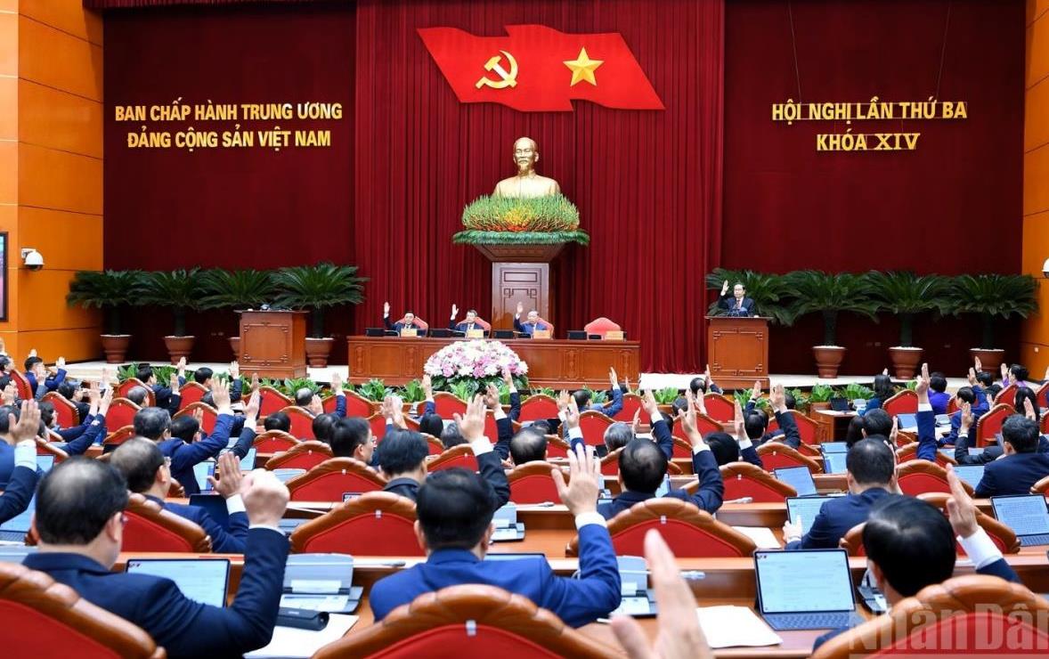 Các quyết sách được Trung ương thông qua phải tạo ra 4 bước chuyển chiến lược