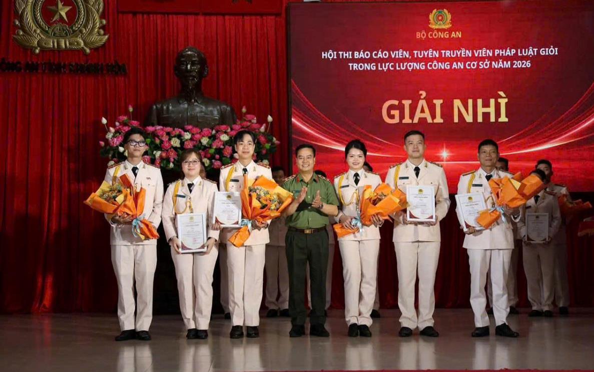 Thiếu tá Lê Văn Trung – Phó trưởng Công an xã Duy Nghĩa xuất sắc đạt giải Nhì tại Hội thi Báo cáo viên Pháp luật giỏi cấp Bộ năm 2026