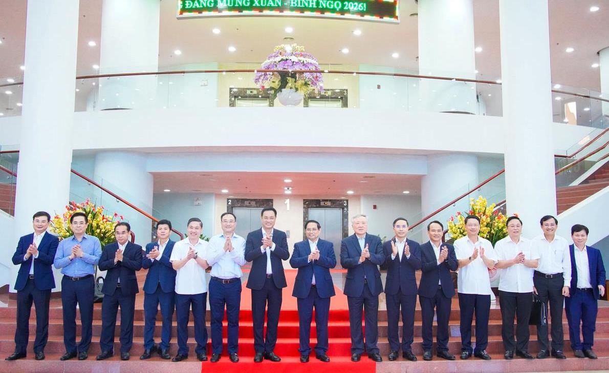 Quyết tâm tăng trưởng từ 11% trở lên, xây dựng trung tâm tài chính, thương mại tầm khu vực