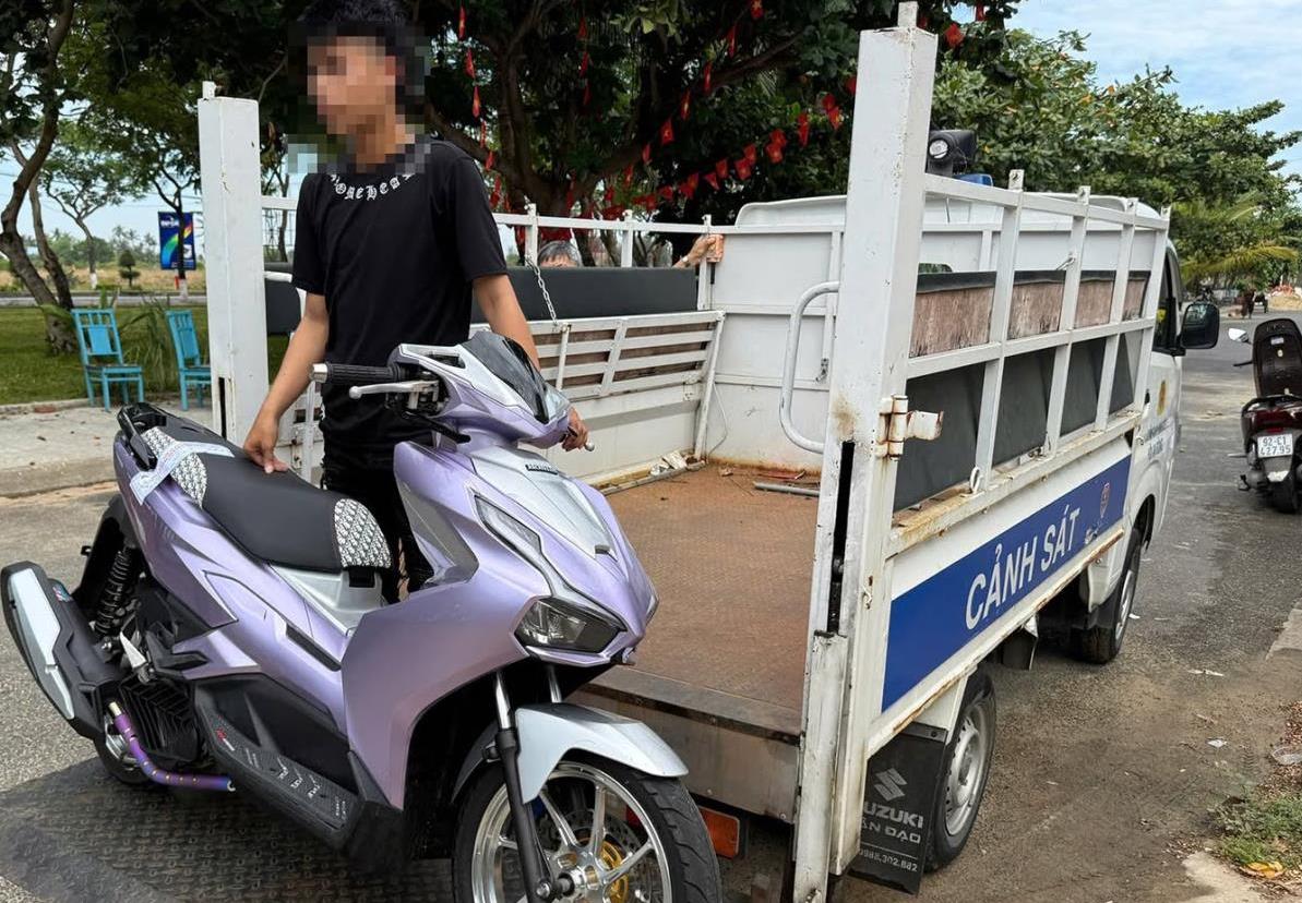 Cả người lẫn xe đều vi phạm
