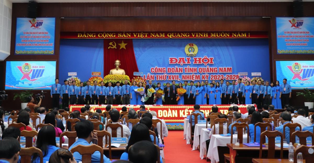 Ra mắt Ban Chấp hành LĐLĐ tỉnh Quảng Nam khóa XVII.