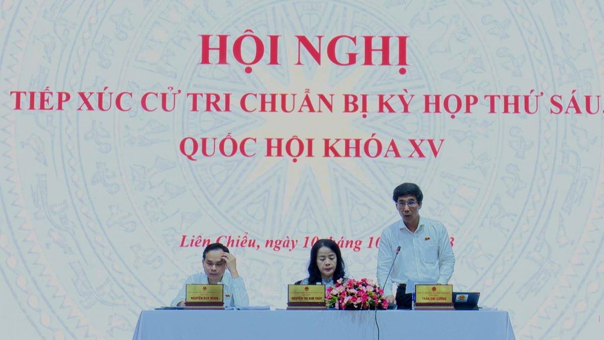 Đại diện biểu Quốc Hội trả lời ý kiến của cử tri.