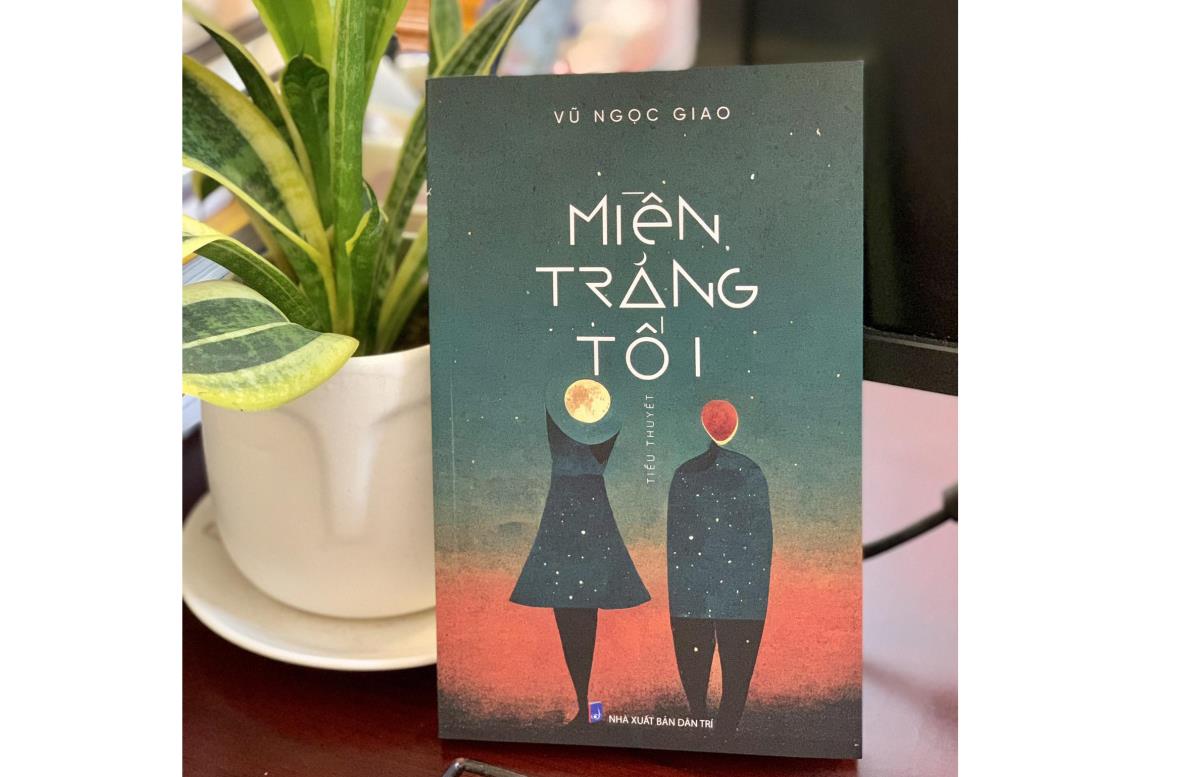 Bìa cuốn sách Miền trăng tối.
