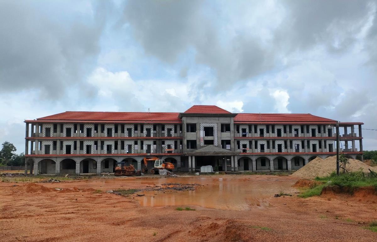 Nguyên nhân chính do vướng mặt bằng nên dự án chậm tiến độ nhiều năm qua.