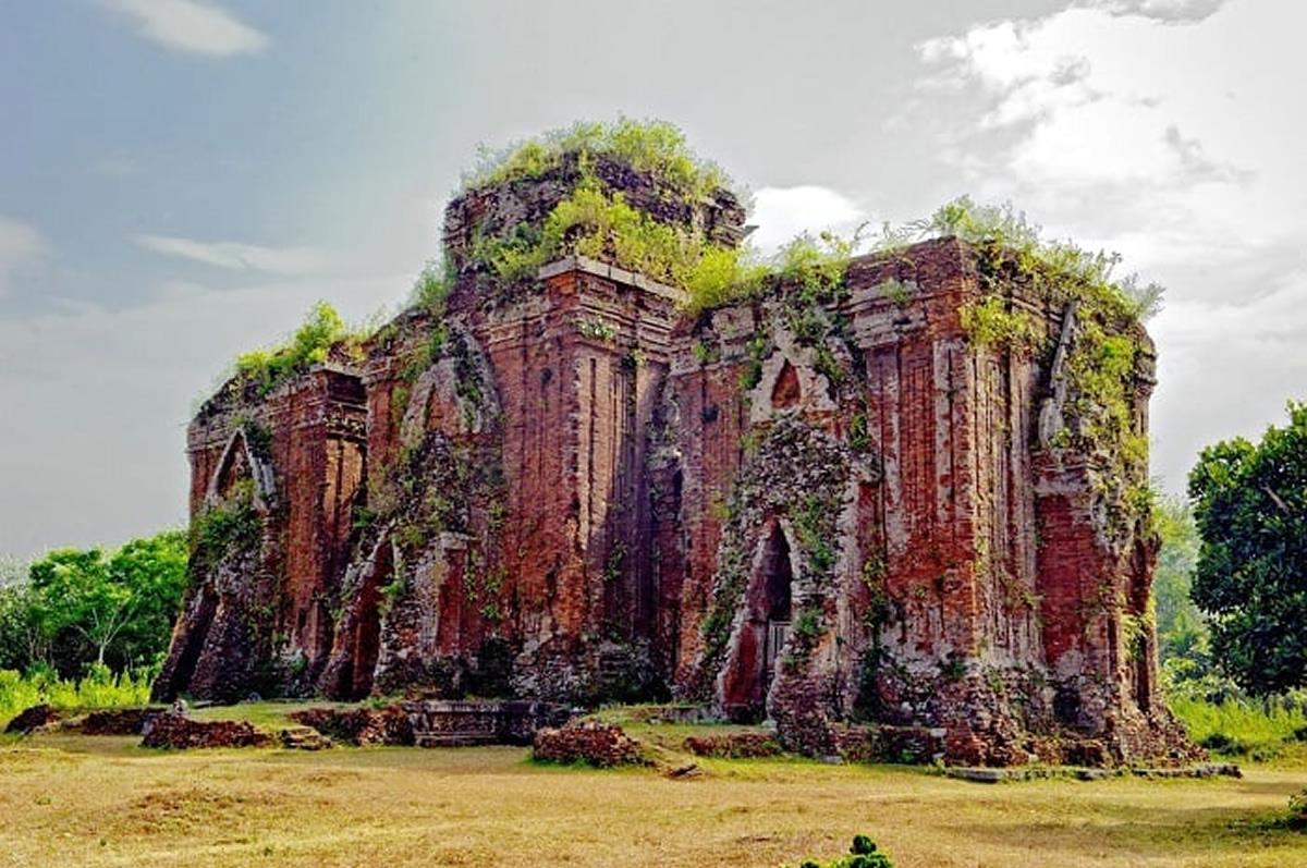 Tháp Chăm Chiên Đàn tại xã Tam An, huyện Phú Ninh.