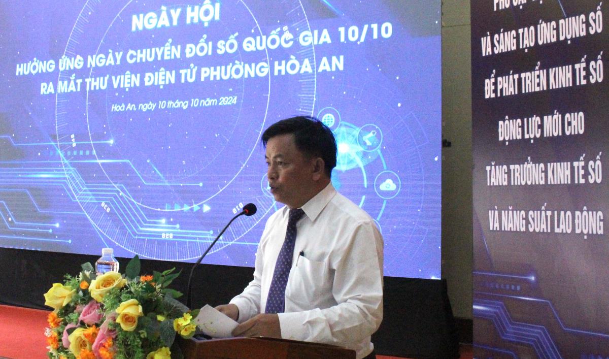 BTC trao giải nhất cho Hội thi tìm hiểu về chuyển đổi số, Đề án 06/CP và cải cách hành chính gắn với Chỉ thị 34-CT/TU của Ban thường vụ Thành ủy Đà Nẵng.