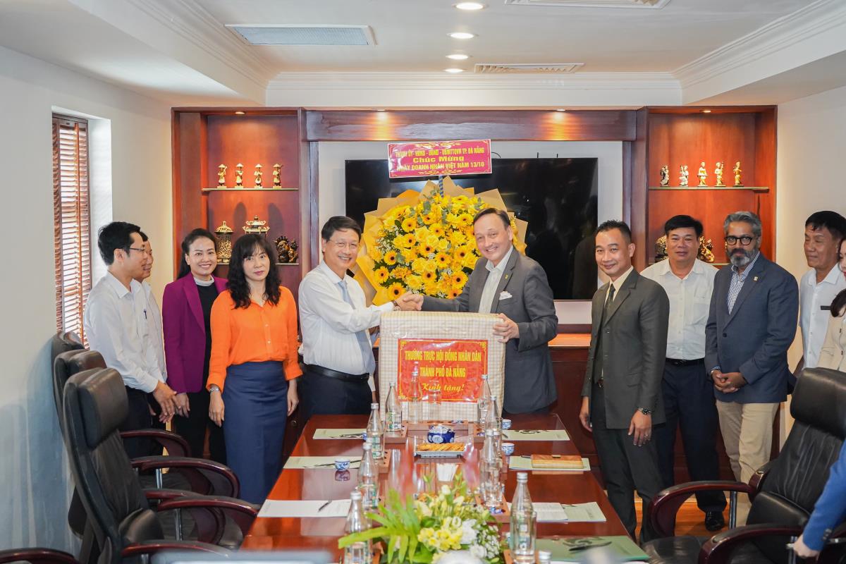 Chủ tịch HĐND TP Ngô Xuân Thắng thăm, chúc mừng Nhà máy bia Heineken Việt Nam-Đà Nẵng.