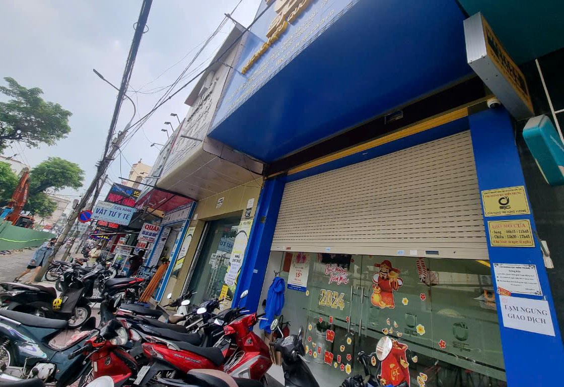 Cửa hàng ở đường Nguyễn Văn Linh mở nhưng vẫn chưa thực hiện hoạt động mua bán