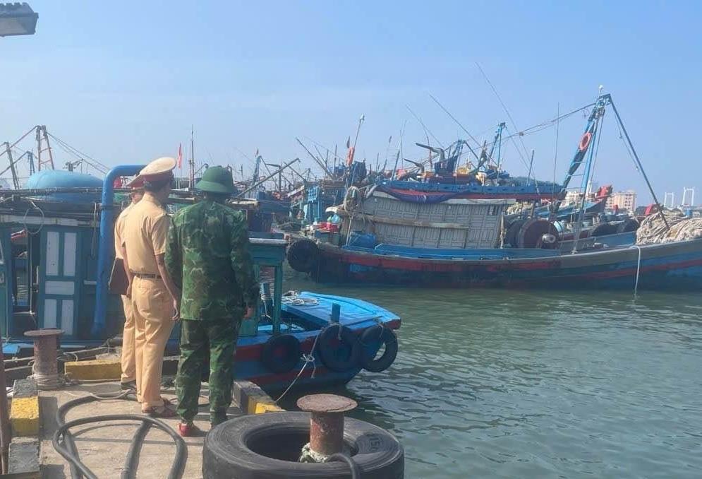 Lực lượng Cảnh sát giao thông và các lực lượng hướng dẫn tàu thuyền tránh trú