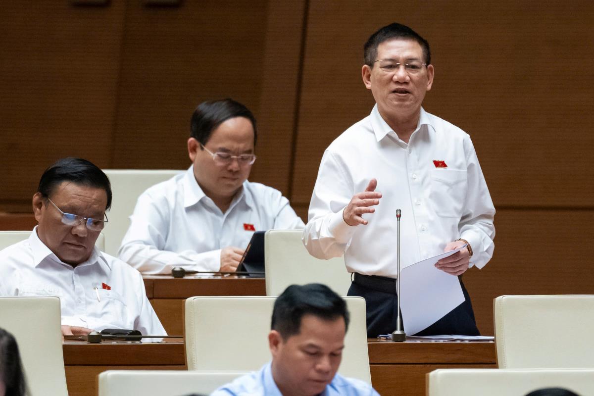 Thống đốc Ngân hàng Nhà nước Nguyễn Thị Hồng trả lời chất vấn.