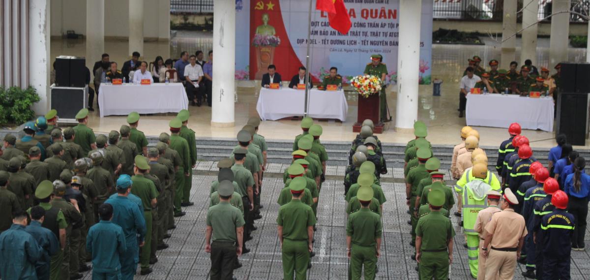 Chủ tịch UBND quận Cẩm Lệ Nguyễn Quang Vinh phát biểu chỉ đạo tại Lễ ra quân.