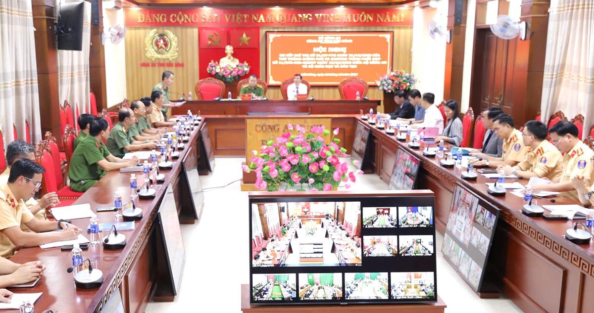 Các đại biểu dự hội nghị