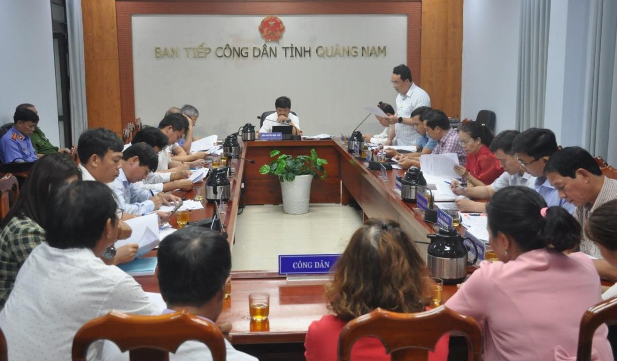 Đại diện những người mua đất của Dự án khu dân cư số 1 mở rộng Điện An trình bày ý kiến.