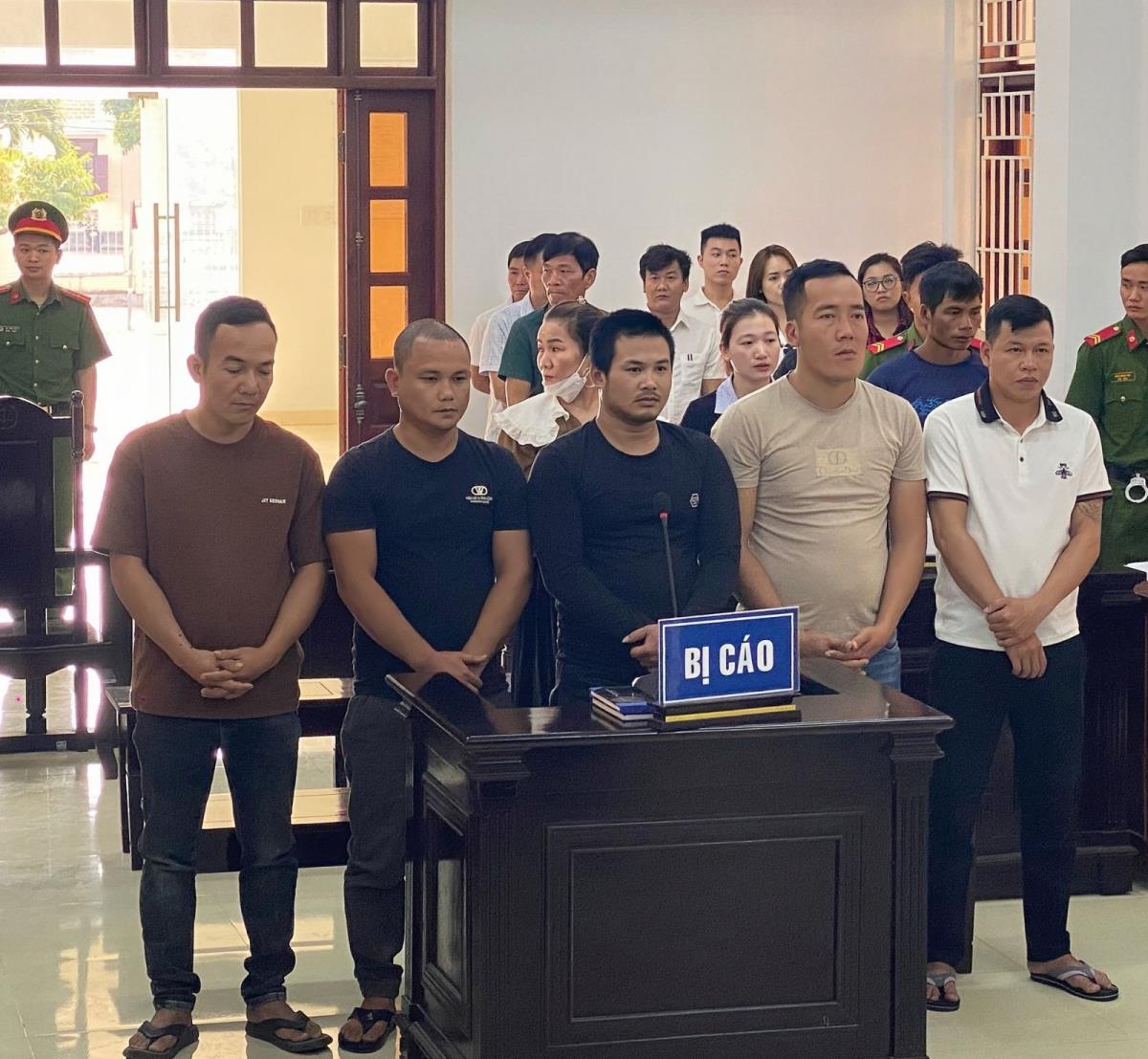 Các bị cáo tại phiên tòa.