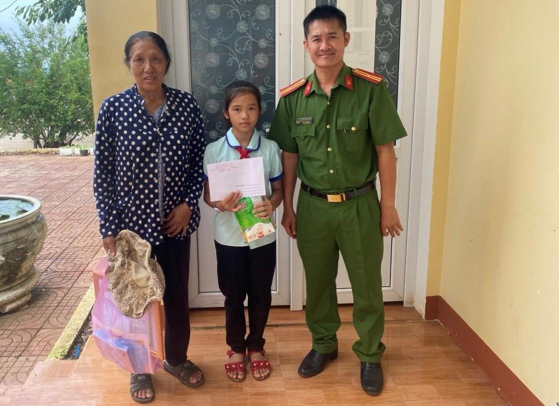Lan tỏa mô hình “Con nuôi Công an xã”