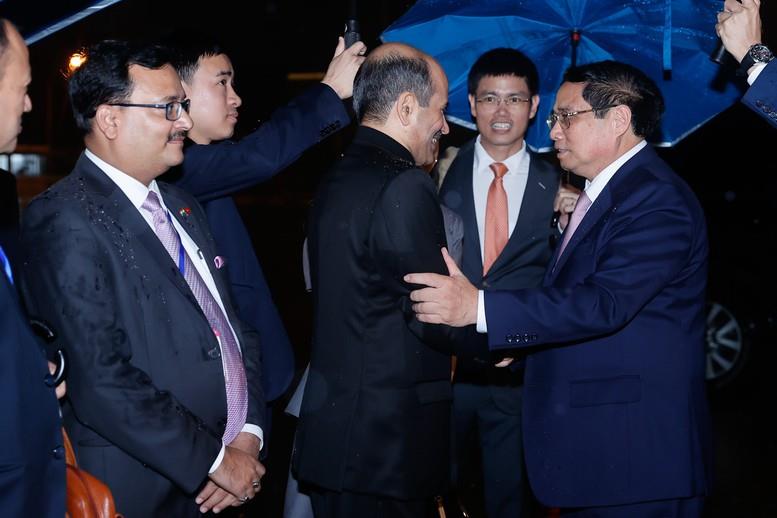 Đại sứ Ấn Độ tại Việt Nam tiễn Thủ tướng Phạm Minh Chính lên đường thăm cấp Nhà nước tới Ấn Độ