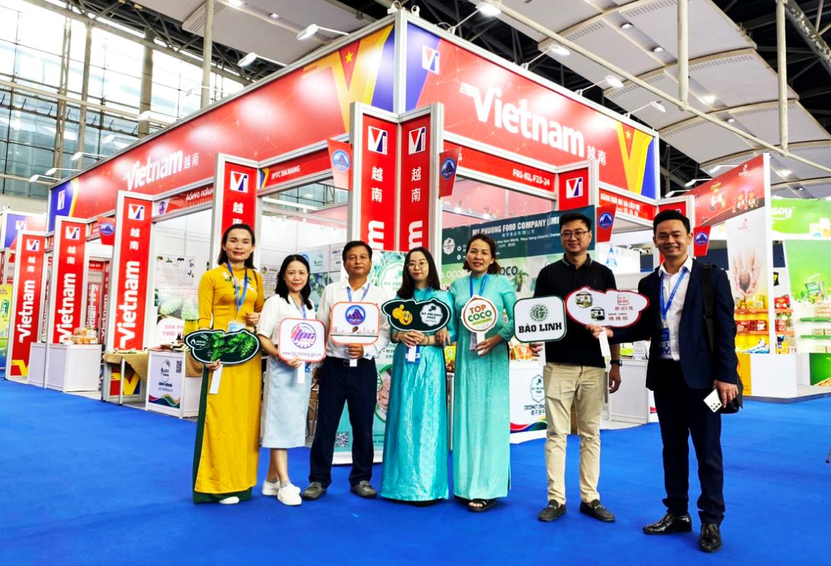 Công ty Mỹ Phương Food (H.Hòa Vang, TP Đà Nẵng) xuất khẩu bán dừa nước sang thị trường Trung Quốc.