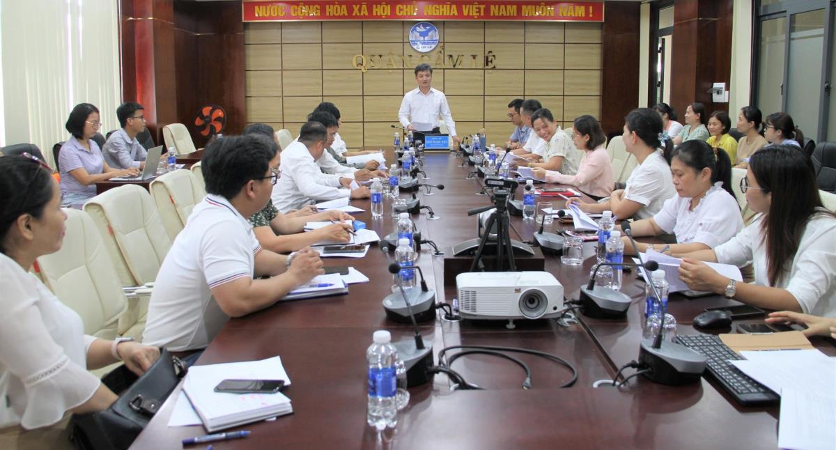 Ông Ngô Ngọc Hậu- Phó Chủ tịch UBND quận Cẩm Lệ phát biểu tại sơ kết 1 năm thực hiện các chương trình, Dự án do COV tài trợ.