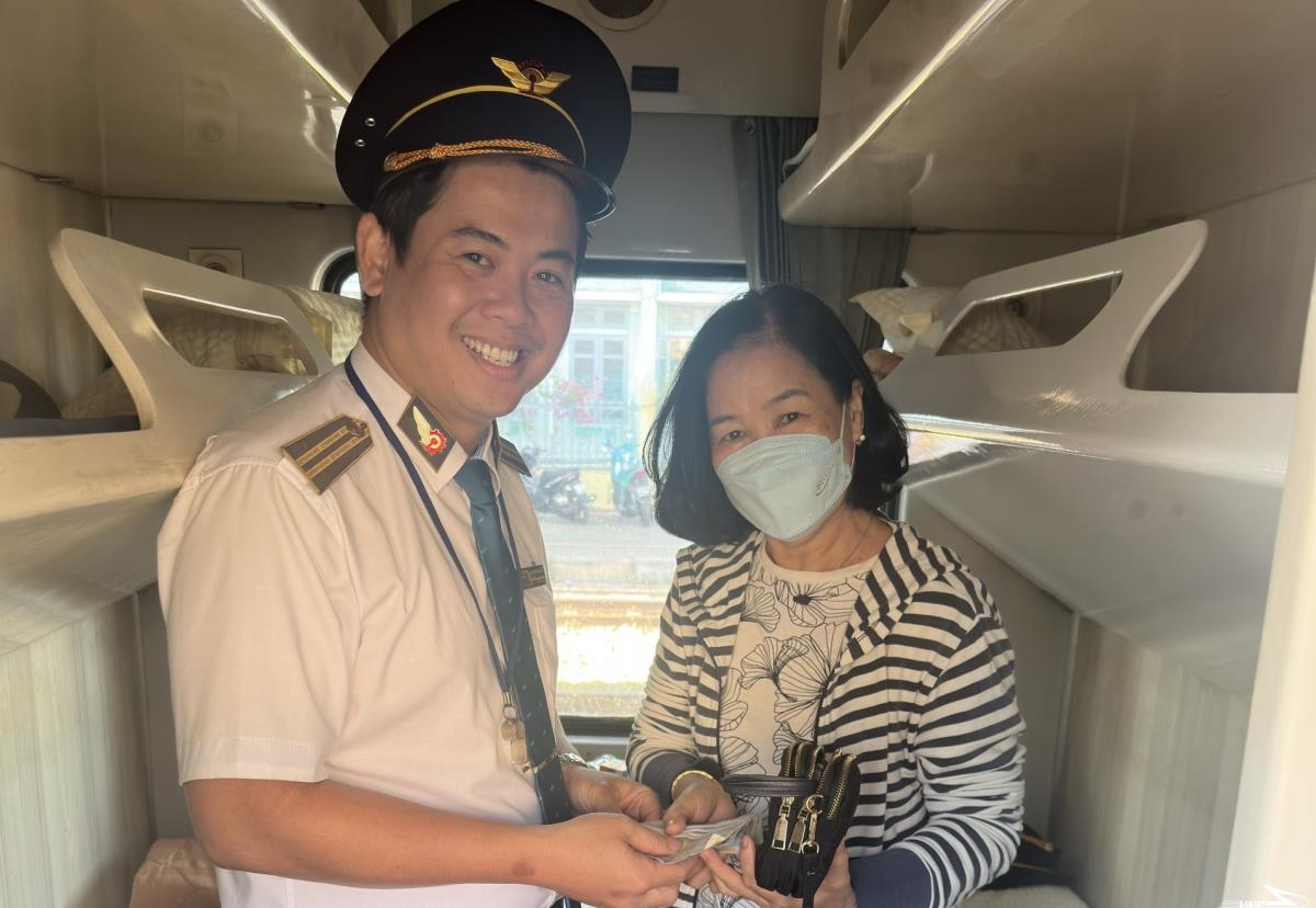 Hành khách Hòa nhận lại tài sản.