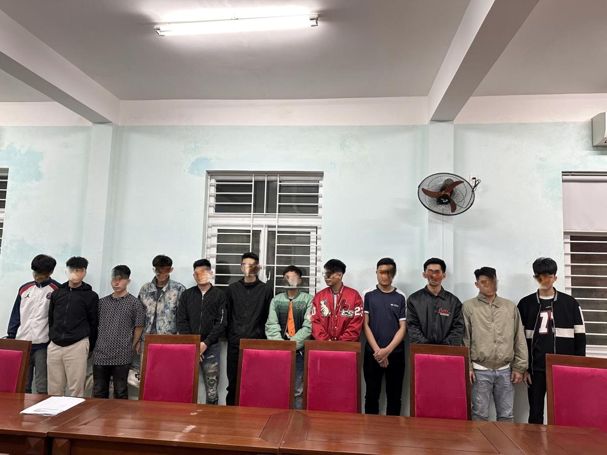 Công an Đà Nẵng đột nhập kiểm tra 2 điểm đang phát tán link đánh cắp thông tin facebook của “Băng mũ rơm” tại Thanh Khê.