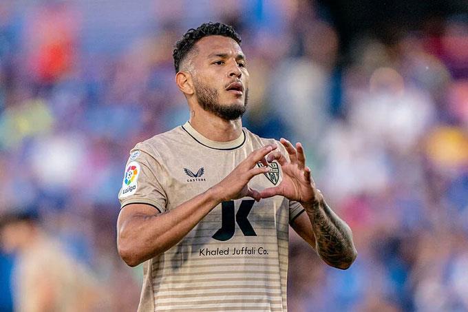 Luis Suarez bị bắt khẩn cấp bởi tố cáo của vợ cũ.