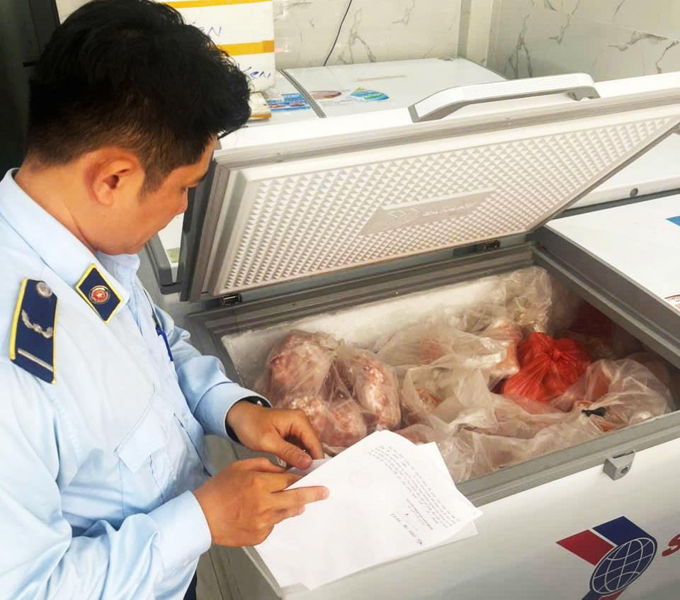 Hộ kinh doanh Y. kinh doanh một số mặt hàng thực phẩm không rõ nguồn gốc, xuất xứ
đã bị Đội QLTT Số 3 phát hiện và xử lý theo quy định của pháp luật.