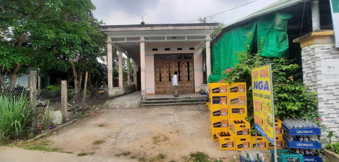 Căn cứ theo trụ mốc, phần đất 1m phía bên phải căn nhà gia đình anh Quốc nằm trong thửa đất số 520 tờ bản đồ 114 của ông Trần Văn T.