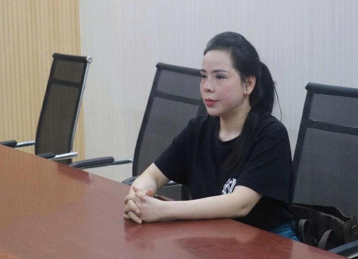 Đối tượng Phùng Thị Thu Hiền tại cơ quan Công an.