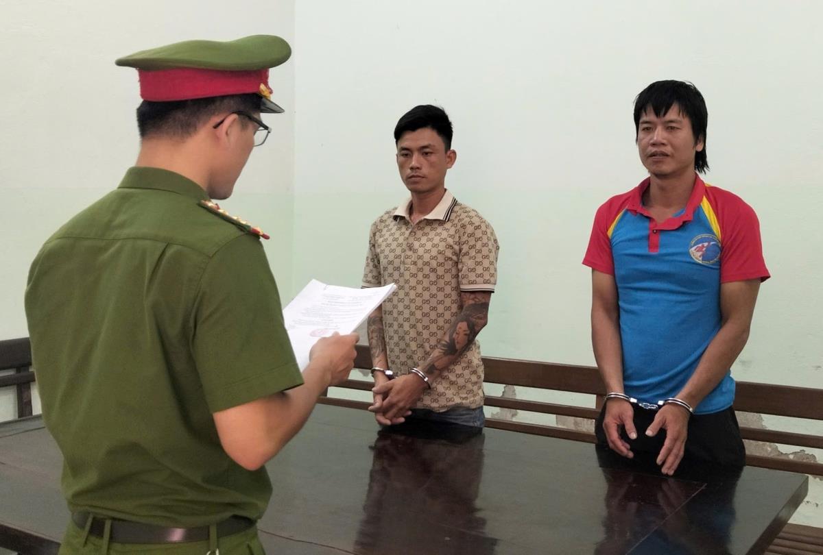 Công an xã Xuân Phú tạm giữ đối tượng Khánh.