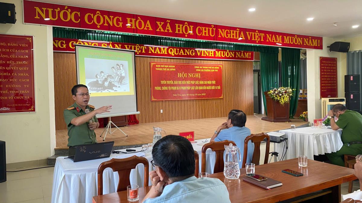 Các thanh thiếu niên tham gia buổi tập huấn