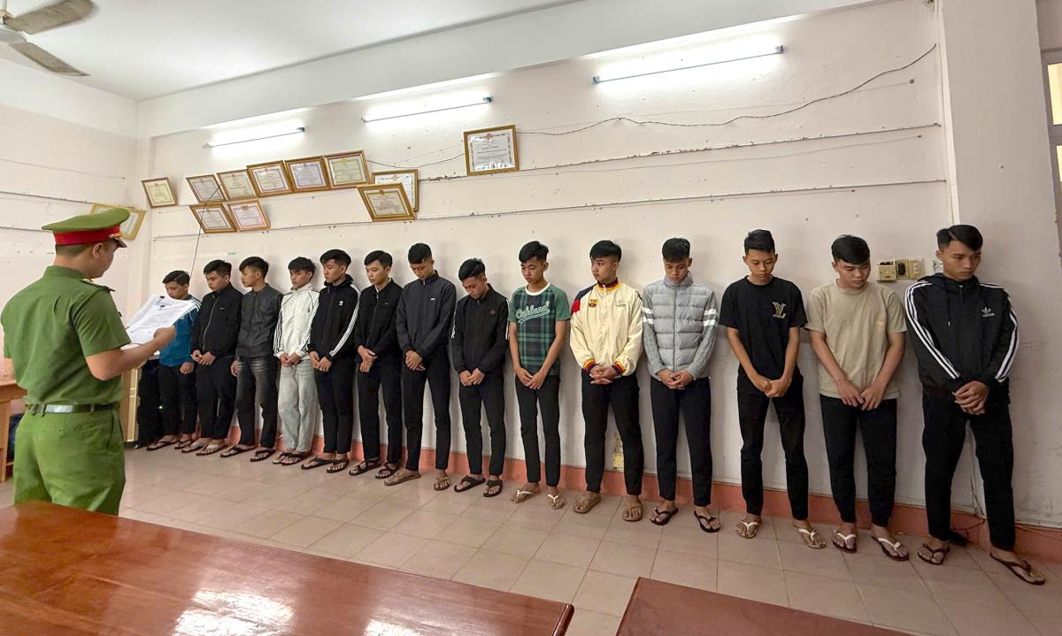 3 bị can Nhật, Hậu, Kiên bị bắt tạm giam về hành vi: “Gây rối trật tự công cộng”.