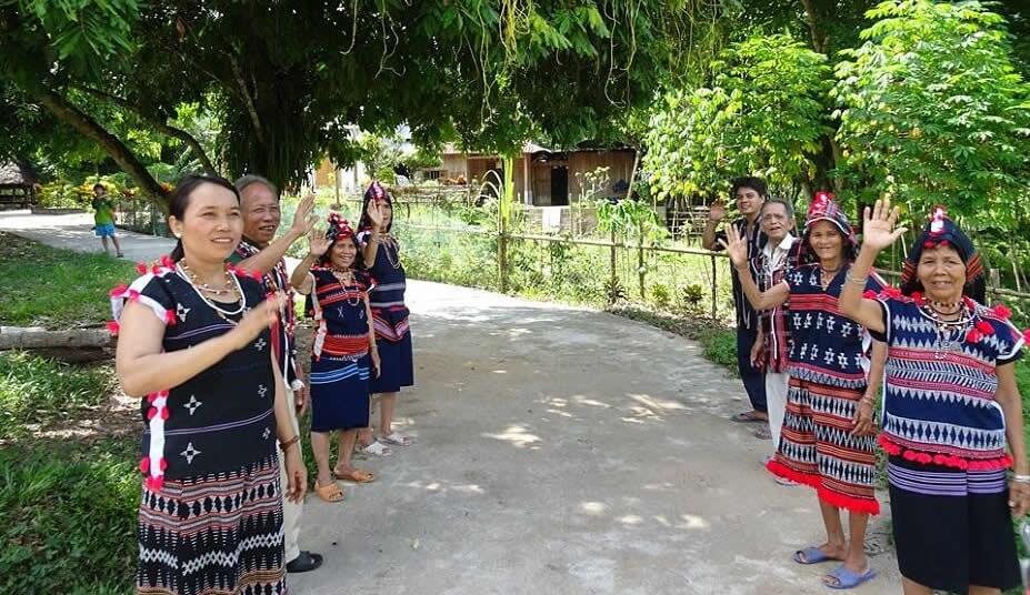 Đồng bào Cơ Tu xã Bến Giằng, TP Đà Nẵng đón khách du lịch
