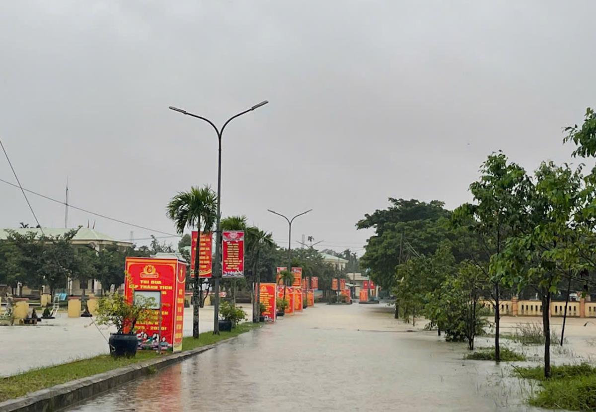 Nước sông Hoài dâng cao gây ngập lụt tại Hội An