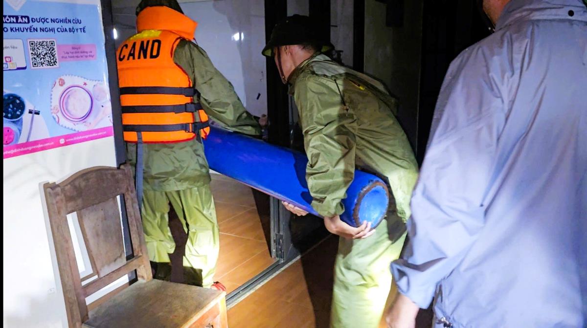 Sáng 28-10, tiếp tục vận chuyển Mẹ Việt nam Anh hùng đến Bệnh viện