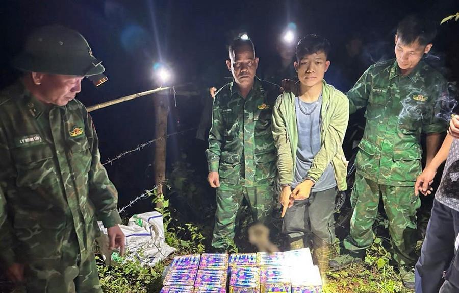 Lực lượng chức năng bắt giữ.