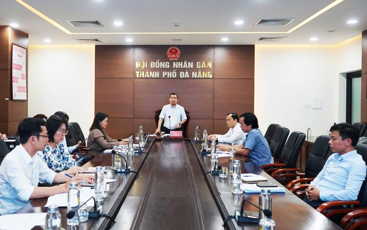 Trưởng Ban Đô thị HĐND TP, Phó trưởng Đoàn giám sát phát biểu kết luận tại buổi làm việc.