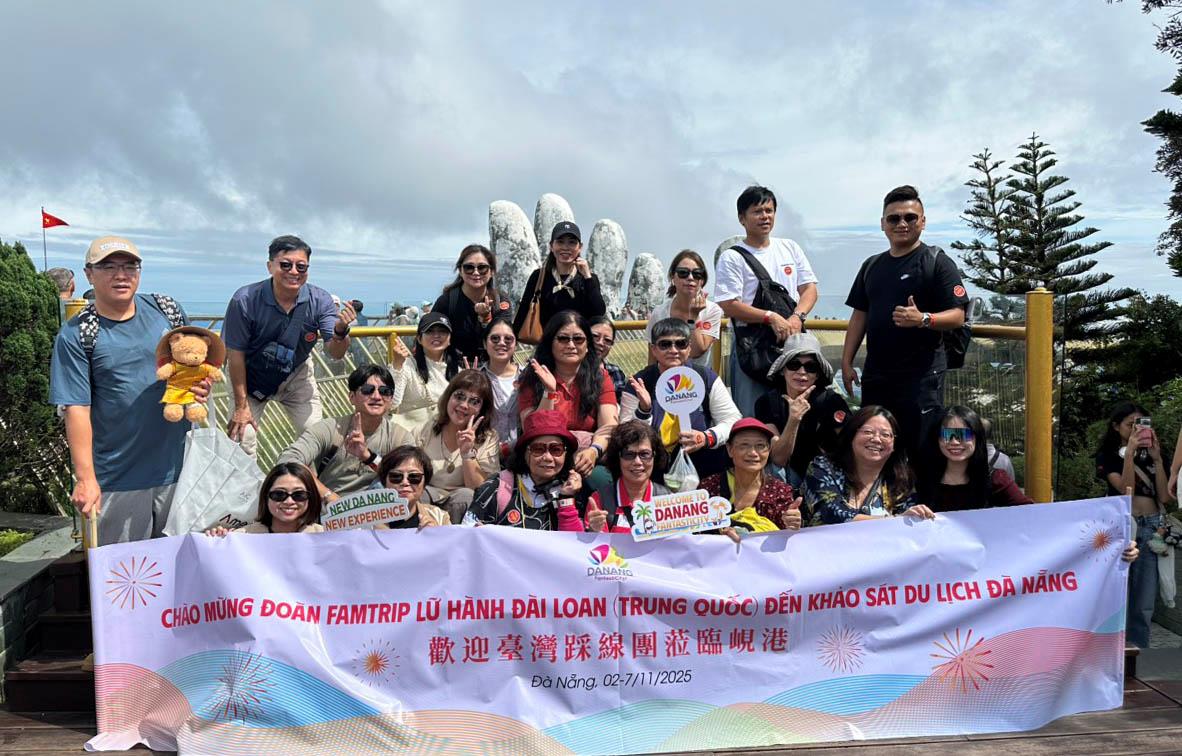 Đoàn trải nghiệm, khảo sát điểm đến Cầu Vàng tại Bà Nà Hills.