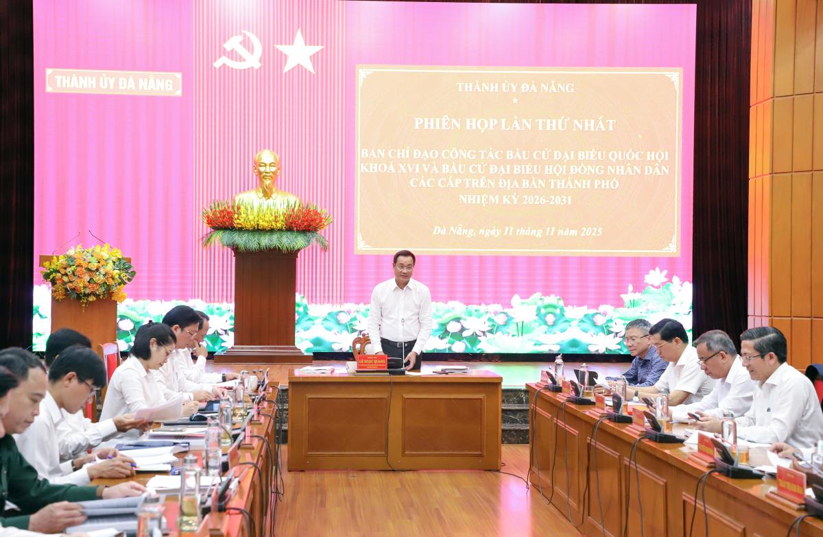 Bí thư Thành ủy Lê Ngọc Quang phát biểu tại buổi công bố quyết định.