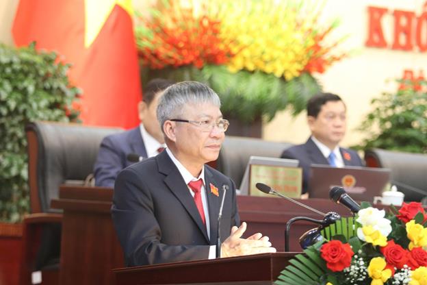 Ủy viên Trung ương Đảng, Bí thư Thành ủy Lê Ngọc Quang và Phó Bí thư Thường trực Thành ủy Nguyễn Đình Vĩnh quyên góp, hỗ trợ nhân dân trên địa bàn thành phố khắc phục hậu quả, thiệt hại do đợt mưa lũ vừa qua.