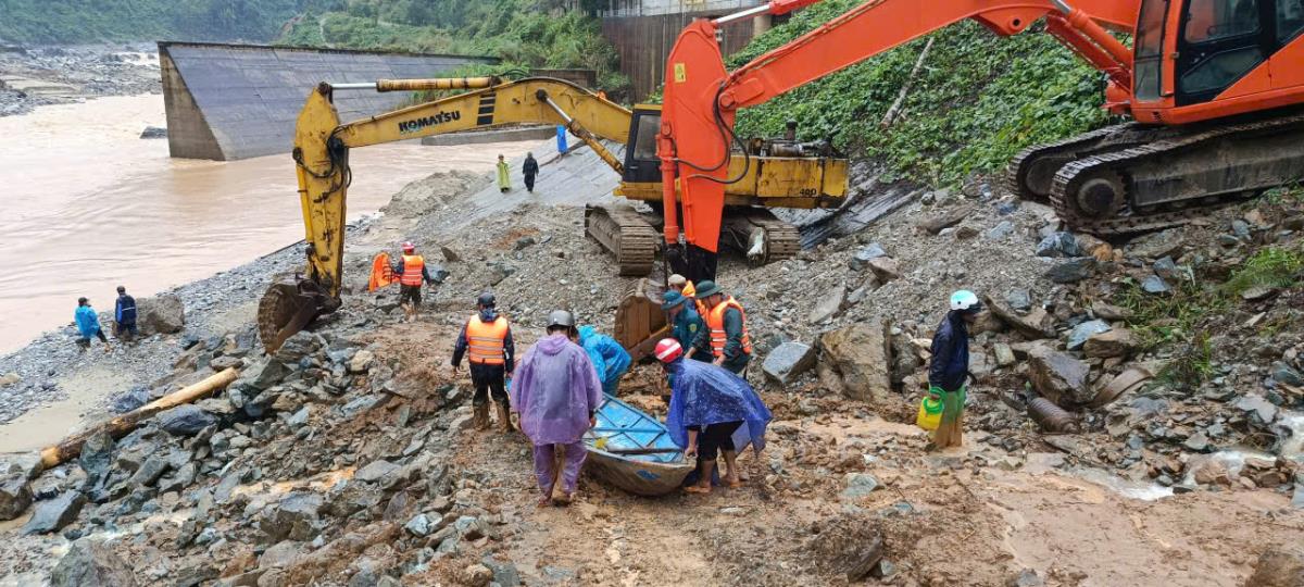 kịp thời tiếp cận, ứng cứu 2 nạn nhân.