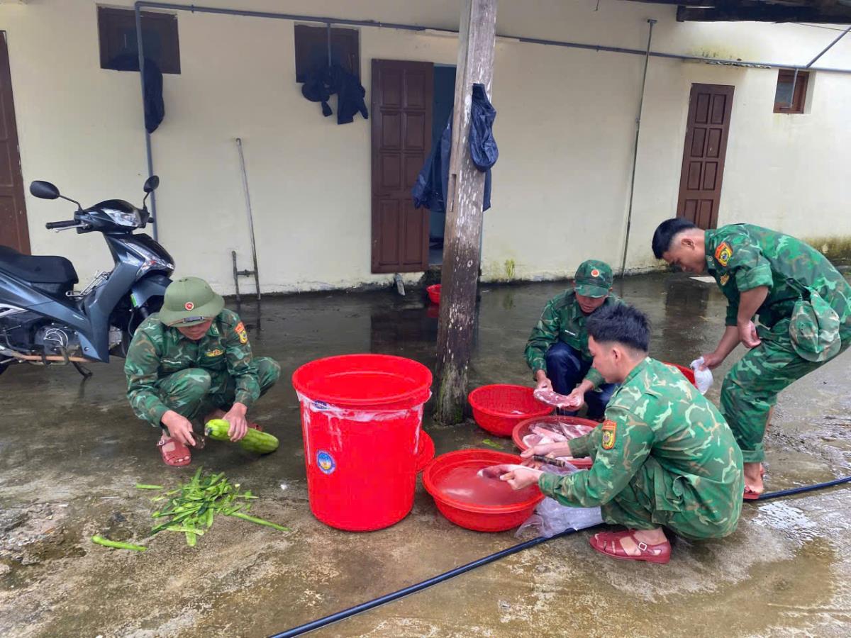 Hỗ trợ nước uống, sữa.