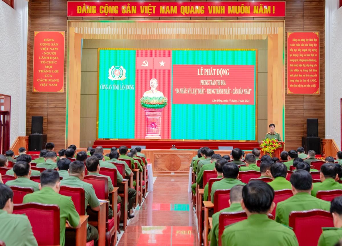 Công an tỉnh Lâm Đồng bàn giao nhà tình nghĩa cho các hộ nghèo, cận nghèo và gia đình chính sách trong vùng đồng bào dân tộc thiểu số