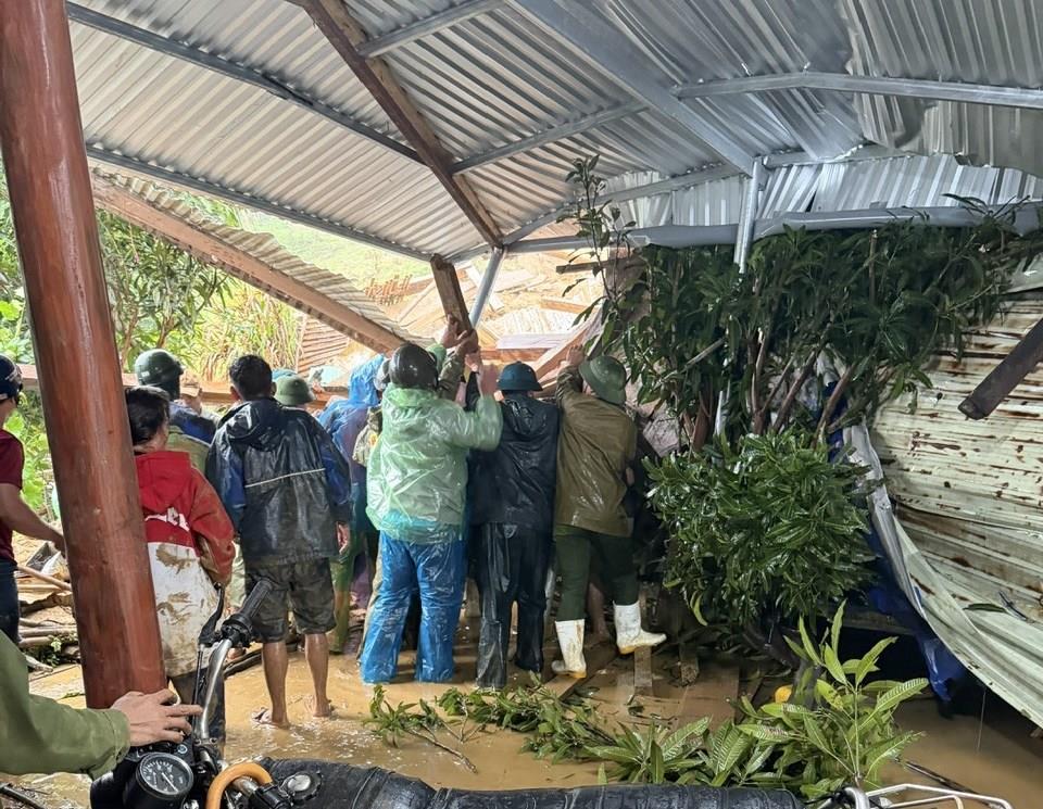 Hiện trường khu vực bị sạt lở.